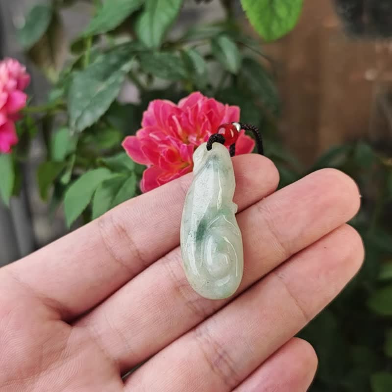 Natural Burmese Jadeite Pendant Necklace Product A - สร้อยคอ - เครื่องเพชรพลอย สีเขียว