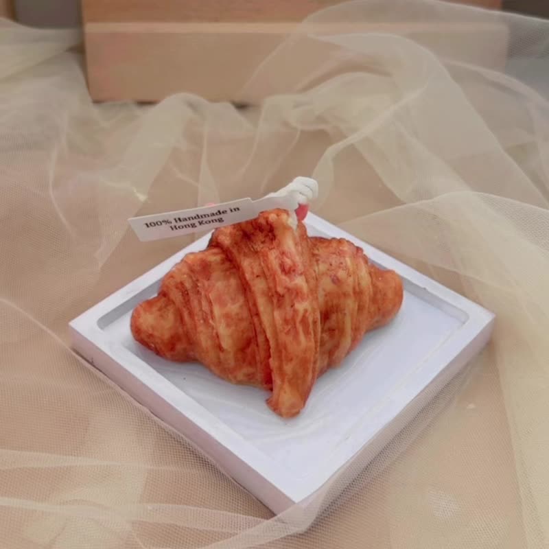 Handmade candles - simulated croissant piglet shaped scented candle with diffuser Stone tray - Candles & Candle Holders - Wax Brown