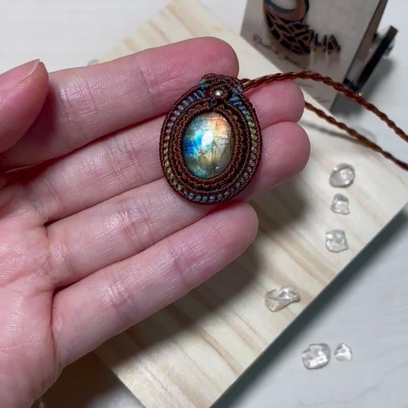 Wax thread weaving/extraordinary light labradorite/small shield necklace - สร้อยคอ - คริสตัล สีนำ้ตาล