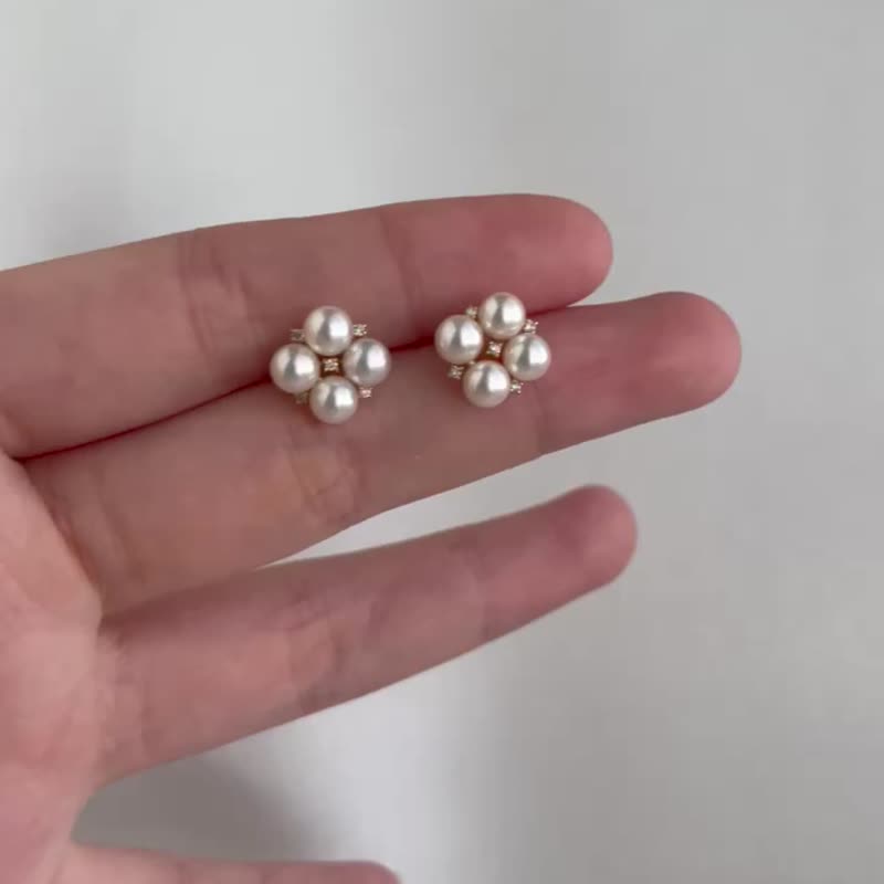 Japanese earrings, four-leaf design, clover earrings, saltwater pearl, 18k gold, diamond earrings, four-leaf earrings, pearl earrings, four-leaf grass earrings, akoya pearl earrings, diamond earrings - ต่างหู - ไข่มุก ขาว