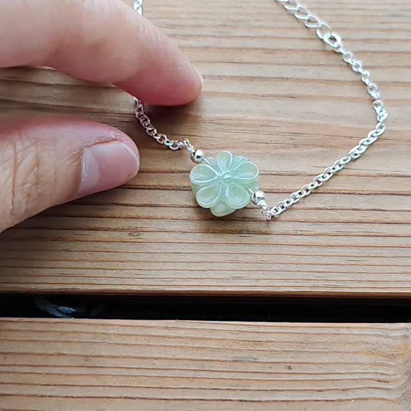 【親翠】天然翡翠 冰綠手感雕刻單花銀手鏈 - 手鍊/手環 - 玉石 多色