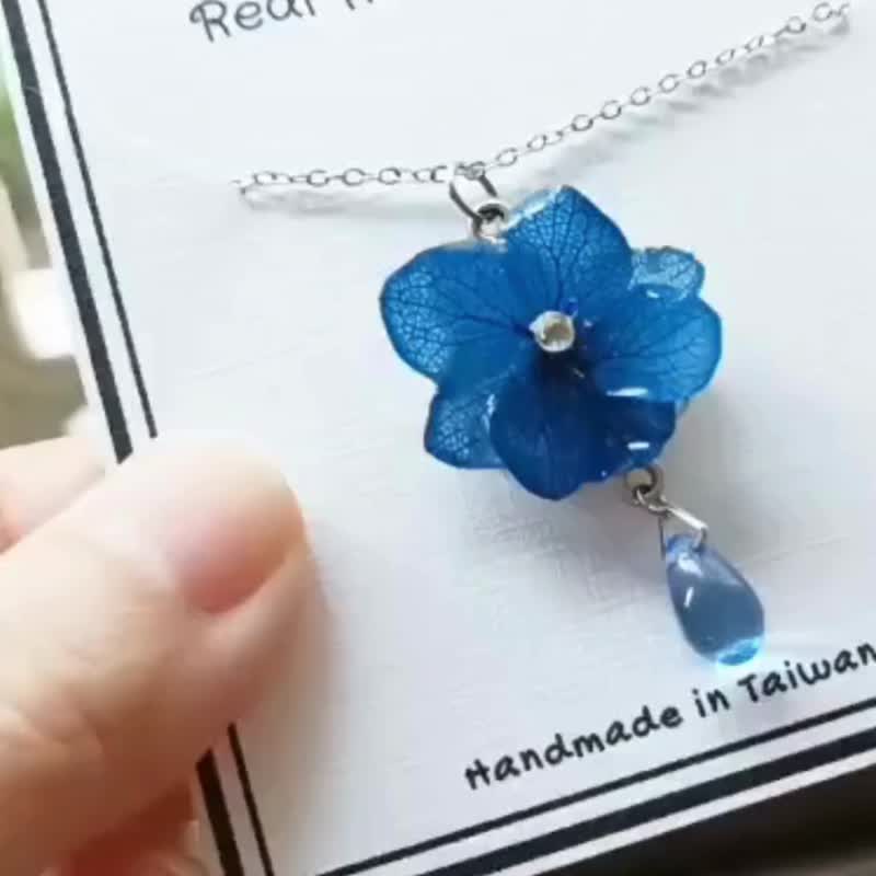 【生日禮物】客製雷雕木盒/繡球花項鍊×捷克玻璃×永生花飾品 - 項鍊 - 植物．花 多色