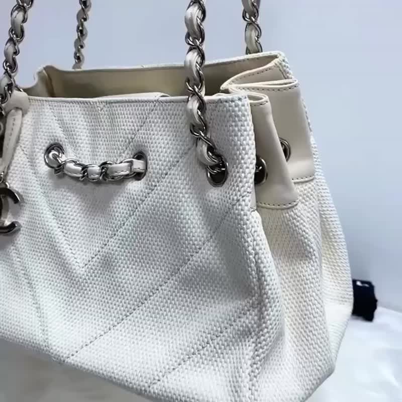 Chanel Mini White Canvas Chain Strap Shoulder Bag - สตูดิโอ