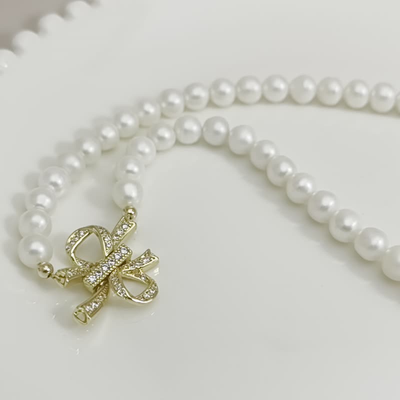 Bowknot natural freshwater pearl necklace inlaid with Stone - Necklaces - Pearl White