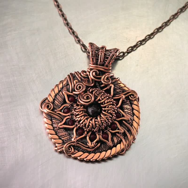 ワイヤーで包まれた銅のペンダントこの天然ガーネット手作りジュエリー彼女へのギフト - ネックレス - 宝石 多色
