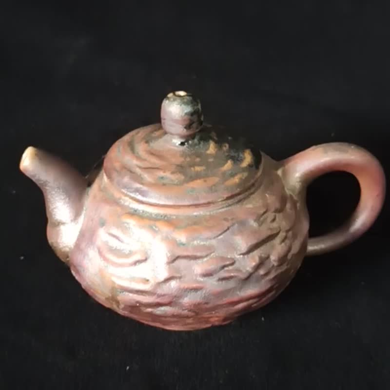 Wood-fired hand-drawn embryo teapot with gold and silver colors - Teapots & Teacups - Pottery Multicolor