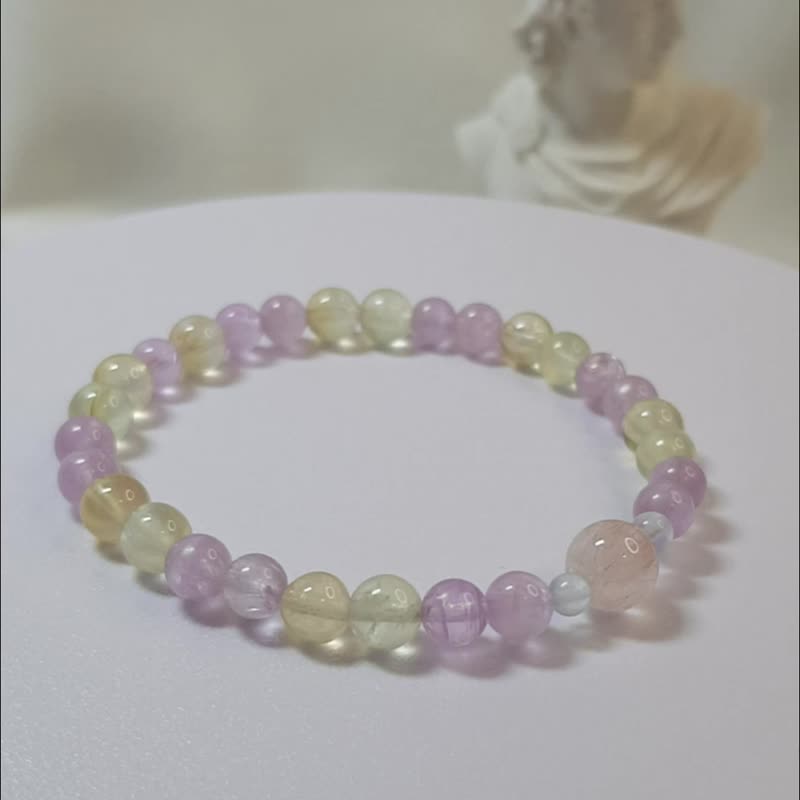 [Small high-end product] Kunzite pink rabbit hair seawater sapphire two-color prehnite Stone bracelet - Bracelets - Gemstone Pink