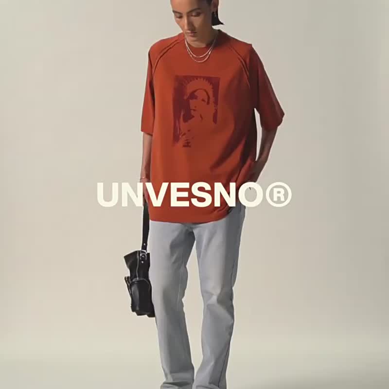 Unvesno (UN) Madonna Water-Based Print Washed Frayed Spliced Short-Sleeve T-Shirt SWS-1663 - เสื้อฮู้ด - ผ้าฝ้าย/ผ้าลินิน สีแดง