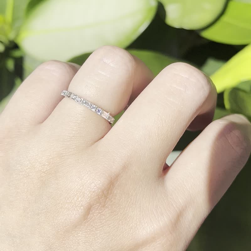 [Walking in Paris] 18K white gold baguette diamond x round diamond wire ring 0.53 carat - แหวนทั่วไป - เครื่องประดับ สีเงิน