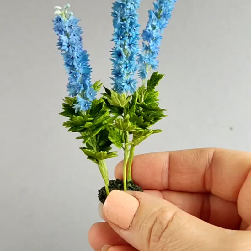 Composition with delphinium 1:12. Botanical miniature - อื่นๆ - พลาสติก สีน้ำเงิน