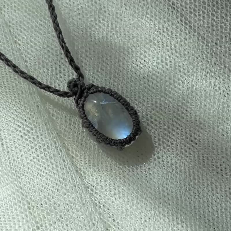 Rainbow Moonstone Macrame Vintage Raw Stone Necklace - 長項鍊 - 水晶 灰色