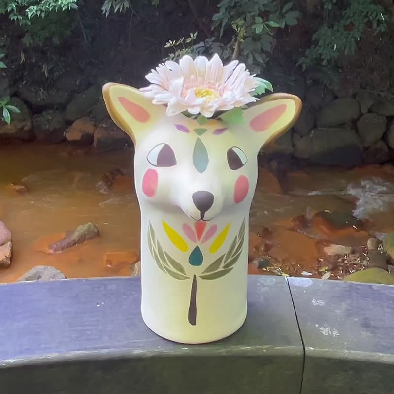 A Lu 可愛小鹿陶花器/擺飾/筆架/禮物 原創手作手繪 僅此一件 - 花瓶/花器 - 陶 多色