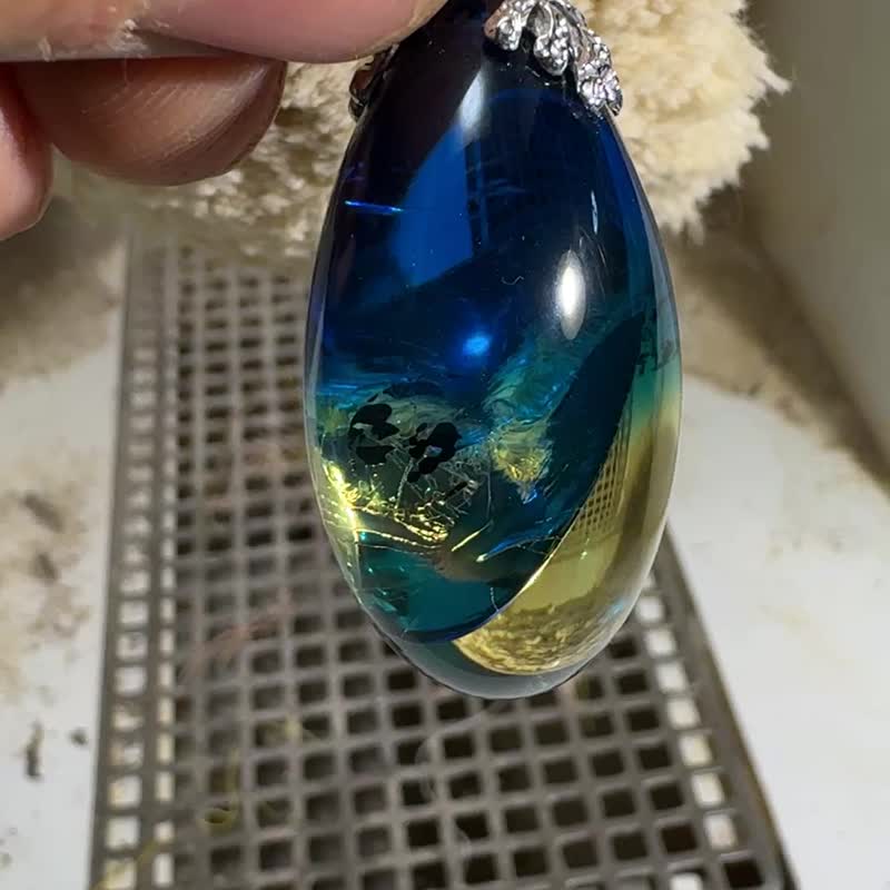 優雅藍琥珀吊墜 閃耀光芒 設計獨特 - 項鍊 - 半寶石 藍色