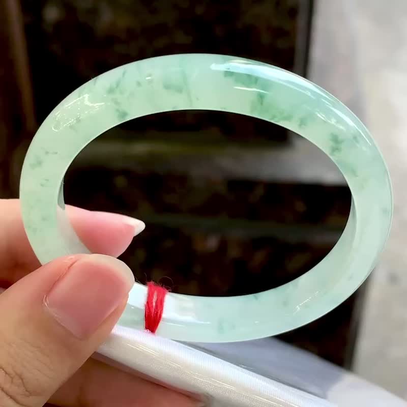 Ice type natural jadeite Burmese A jade bracelet • Ice type sweet green jadeite concubine bracelet with floating flowers - สร้อยข้อมือ - หยก สีเขียว