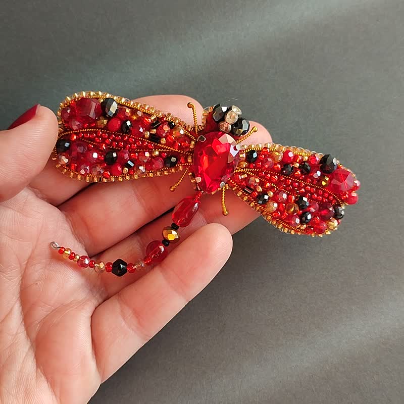 蜻蜓刺繡胸針  手工水鑽串珠胸針  送給妻子的禮物 訂製牛仔夾克 - 胸針 - 玻璃 紅色