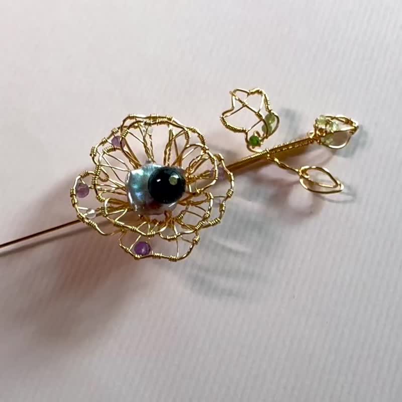金屬編織手作胸針—蜀葵 - 胸針 - 銅/黃銅 金色