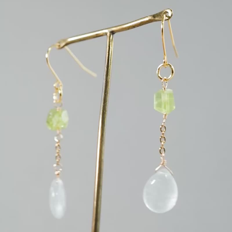 夏に映える シルバーアクアマリン×ペリドットの天然石ピアス - 耳環/耳夾/耳骨夾 - 石頭 藍色