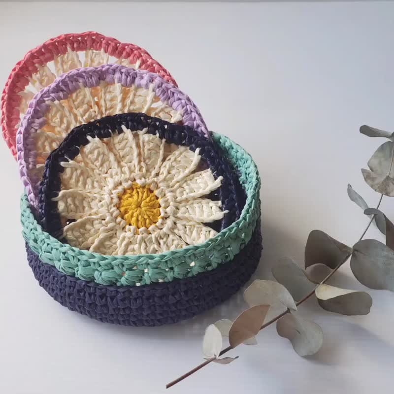DIY kit including tutorial video for crocheting small storage-basket - เย็บปัก/ถักทอ/ใยขนแกะ - กระดาษ สีน้ำเงิน