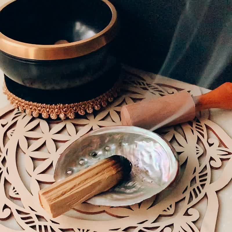 [Water element good things] Abalone container | Sacred wood, sage smoked ritual essential - Fragrances - Shell Multicolor