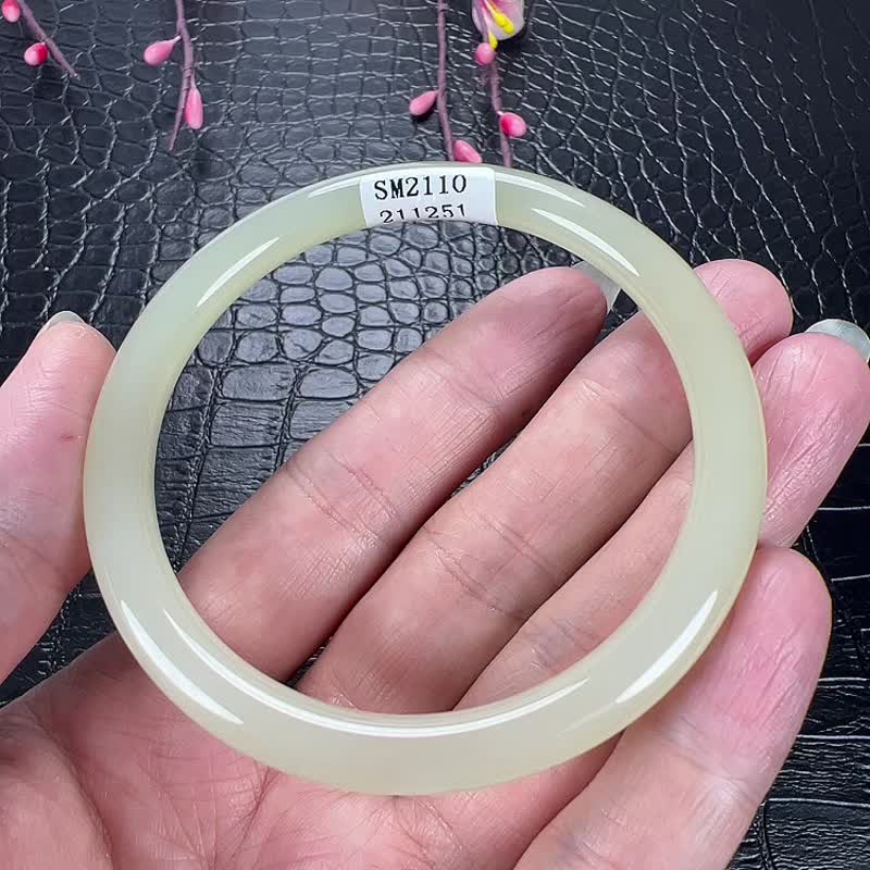 天然新疆和田玉晴水叮當鐲圓條手鐲  圈口58mm 玉質細膩溫潤 - 手鍊/手環 - 玉石 