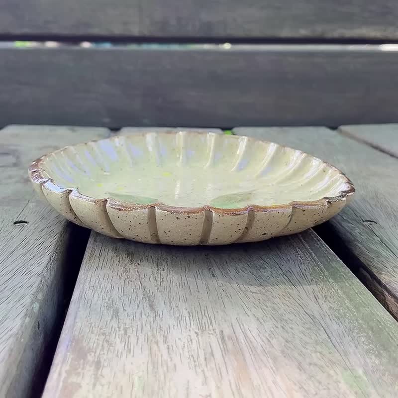 A Lu 小狐狸糯米陶盤/擺飾/禮物/送禮 原創手作 僅此一件 - 盤子/餐盤/盤架 - 陶 多色