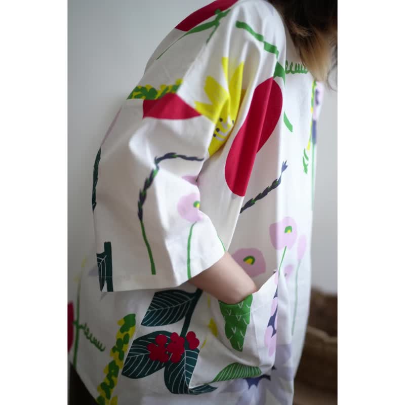 Fruit Garden Sleeve Square Jacket - เสื้อผู้หญิง - ผ้าฝ้าย/ผ้าลินิน หลากหลายสี