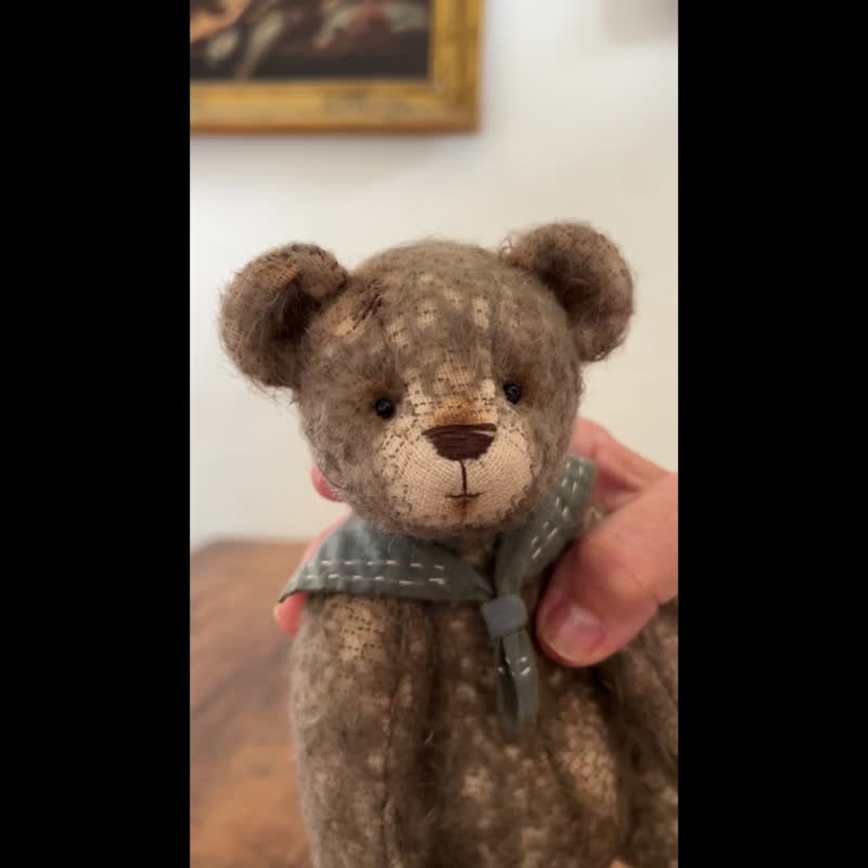 Brown Classic Teddy Bear Vintage Charm - 公仔模型 - 其他材質 咖啡色