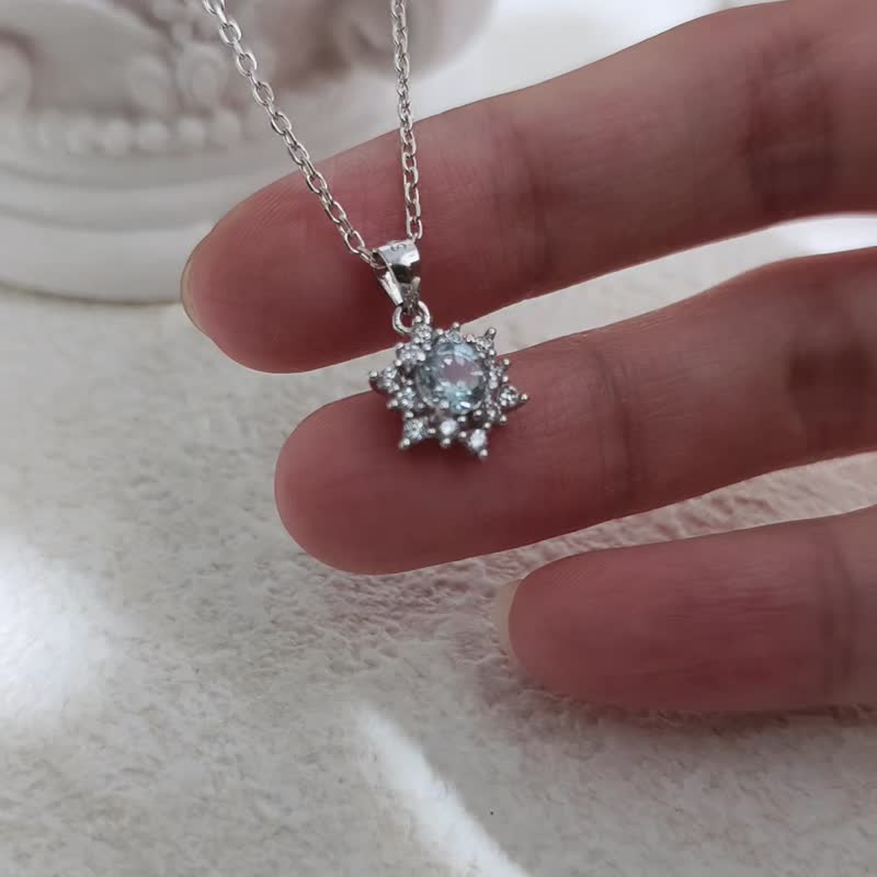 Natural Aquamarine Aquamarine Necklace Snowflake Style 925 Sterling Silver [Christmas Ornaments] - สร้อยคอ - เงินแท้ 