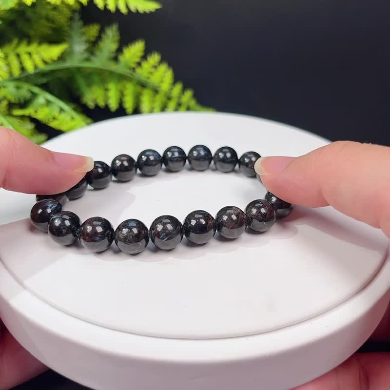 藍閃石共生石榴石手釧 10mm 飄金屬礦 煙花綻放 靈性冥想直覺 - 手鍊/手環 - 半寶石 藍色