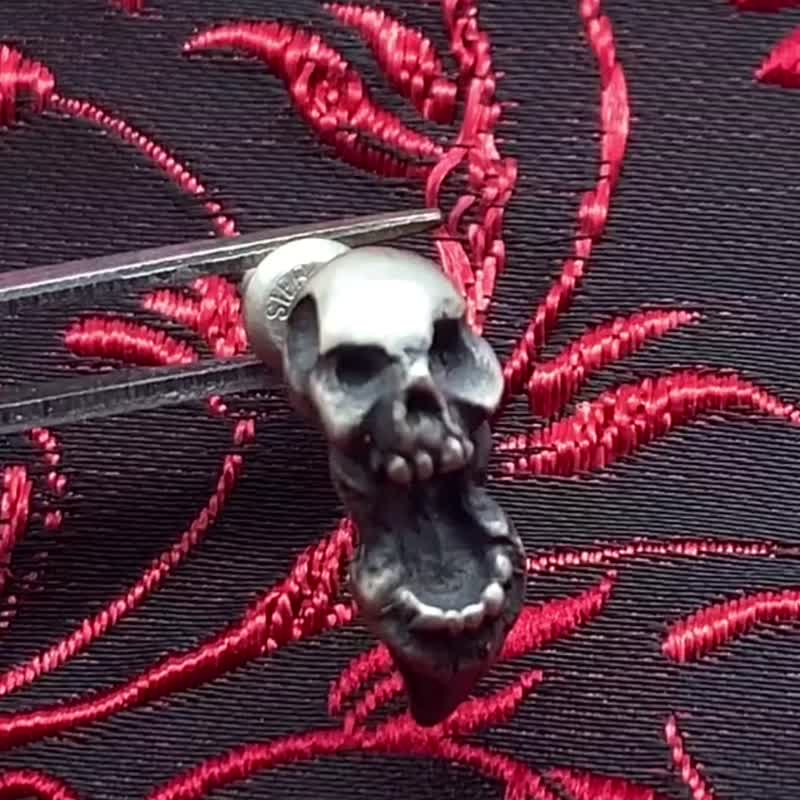 scream skull earrings,sterling silver,punk rock,gothic jewelry,made in japan - Earrings & Clip-ons - Sterling Silver Silver