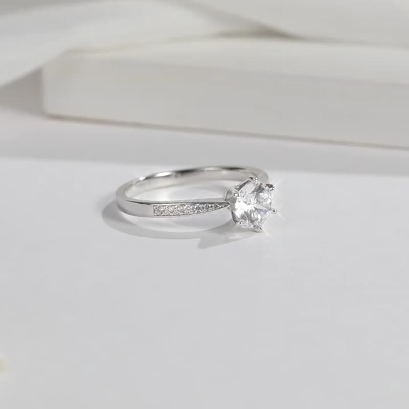 1克拉微鑲六爪莫桑鑽戒指 GRA證書--情侶飾品 翡翠 水晶 - 戒指 - 鑽石 