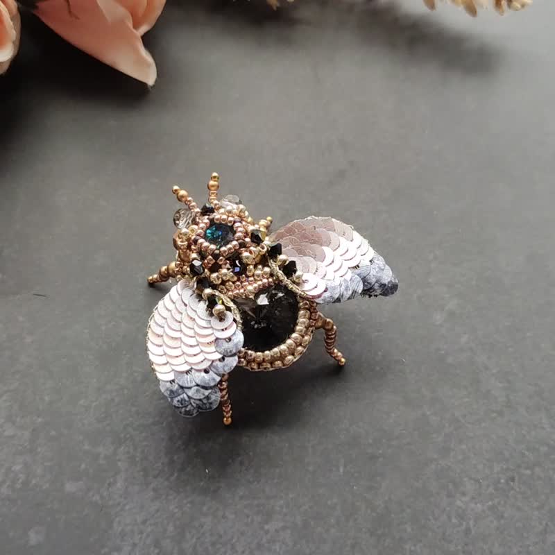 Jewelry Embroidery Three-dimensional Crystal Insect Brooch-Pearl Black Diamond Bubble Bug Brooch - เข็มกลัด - วัสดุอื่นๆ สีดำ