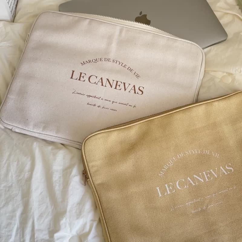 The Ally from Korea | BERRY DIGITAL 13' POUCH | Ivory/Mustard | Computer Ipad - กระเป๋าแล็ปท็อป - ผ้าฝ้าย/ผ้าลินิน ขาว