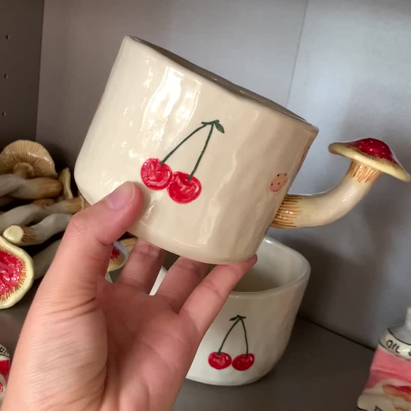 キノコのコーヒーカップ - 花瓶・植木鉢 - 陶器 レッド