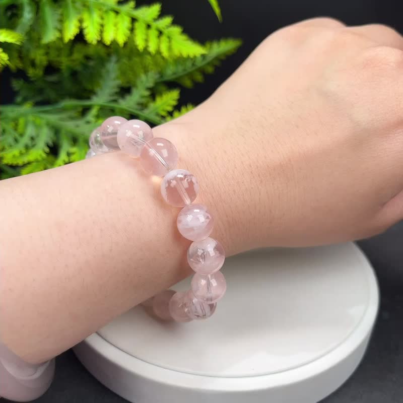 High-grade pink snowflake ghost crystal bracelet 11.5mm ice transparent body pure crystal bracelet female single circle to attract wealth and success - สร้อยข้อมือ - คริสตัล สึชมพู