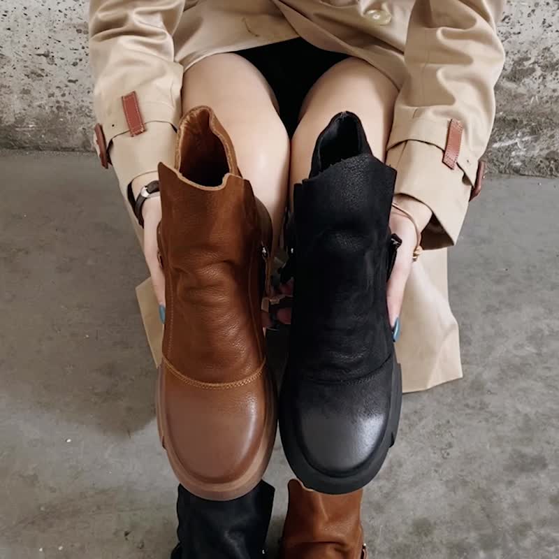 Retro round toe Martin boots black flat velcro short boots - รองเท้าบูทสั้นผู้หญิง - หนังแท้ สีนำ้ตาล