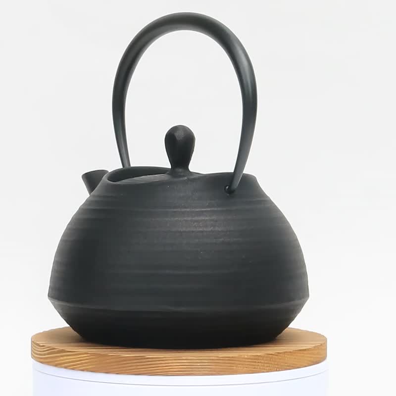 壱鑄堂 南部鐵器 鐵瓶 鐵壺 刷痕0.6L 黑色 日本製 - 茶具/茶杯 - 其他金屬 黑色