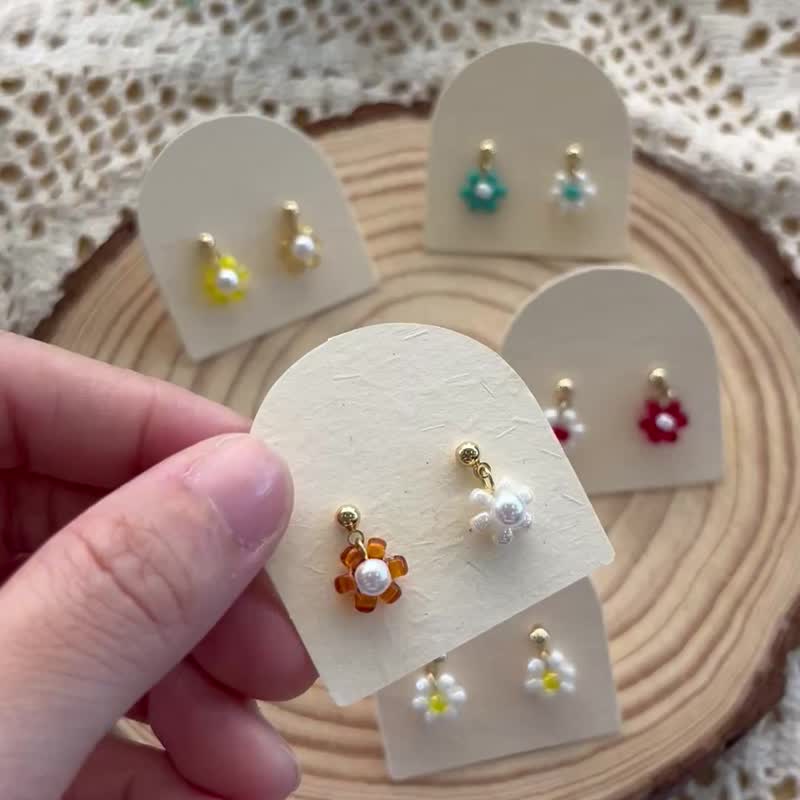 【原創手作】小花豆 耳針 耳環 耳夾 飾品 - 耳環/耳夾/耳骨夾 - 其他材質 多色