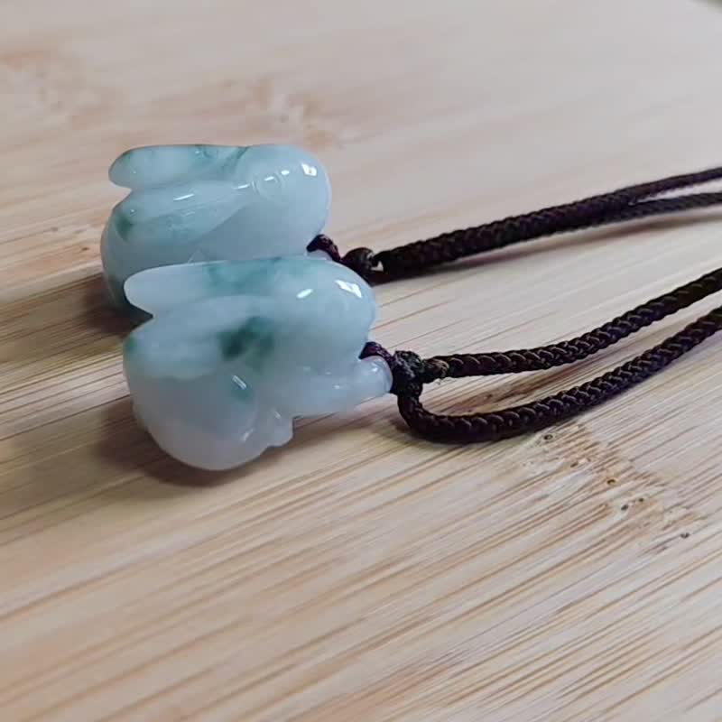 親翠 天然翡翠 冰飄綠花靈動兔兔調整式繩鏈 - 項鍊 - 玉石 多色