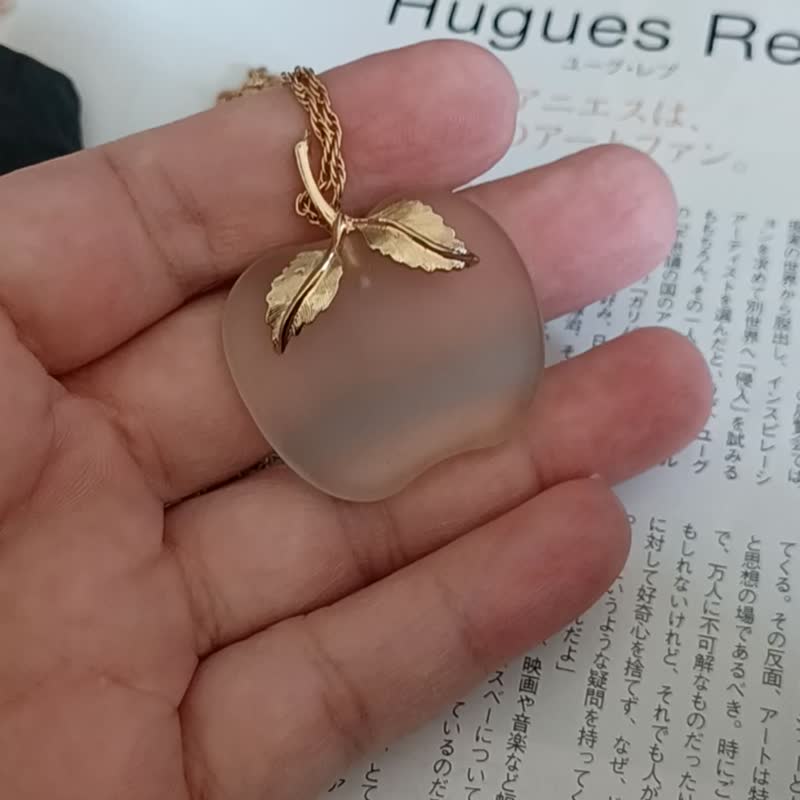 ヴィンテージ ジュエリー AVON すりガラス アップル ネックレス