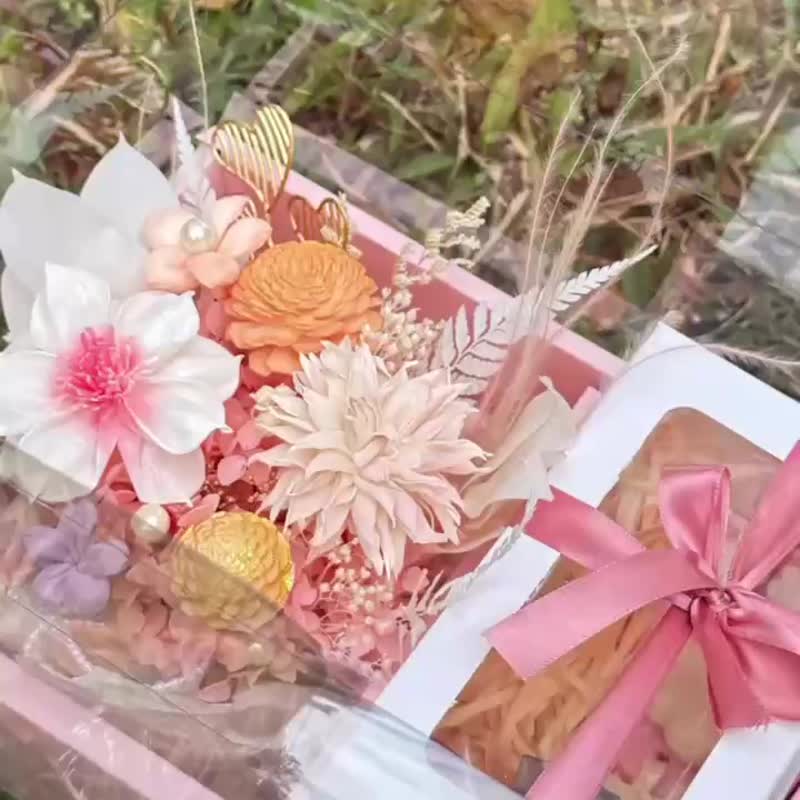 【Miss Luna 露娜小姐】情人節香氛花禮盒1.0 永生花 X 香氛蠟燭 - 乾燥花/永生花 - 其他材質 