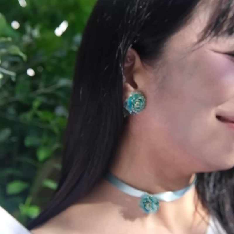 綻放之時 / 仲夏玫瑰 / 耳環  / 青黛魂 - 耳環/耳夾/耳骨夾 - 樹脂 綠色