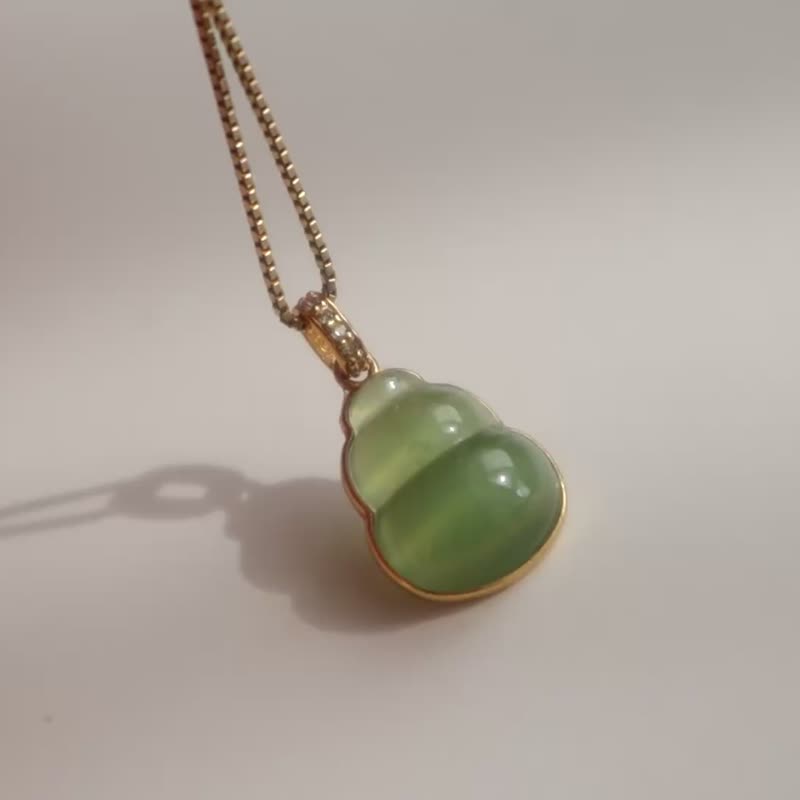 18K金鑲嵌 天然和田玉碧玉葫蘆吊墜 俄料碧玉 顏色清新 貓眼效應 - 項鍊 - 玉石 