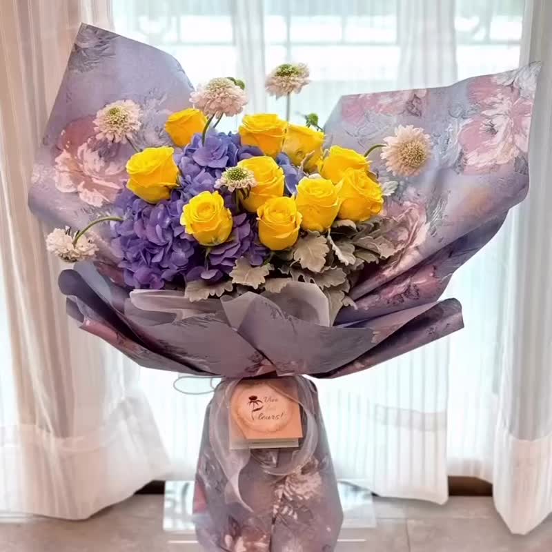 【情人節/母親節/畢業花束】黃玫瑰繡球對比色系鮮花束Belle - 盆栽/植栽 - 植物．花 黃色