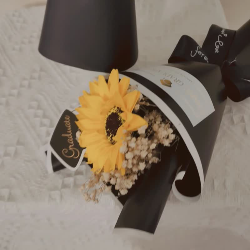 graduation bouquet soap flower sunflower - ช่อดอกไม้แห้ง - วัสดุอื่นๆ สีดำ