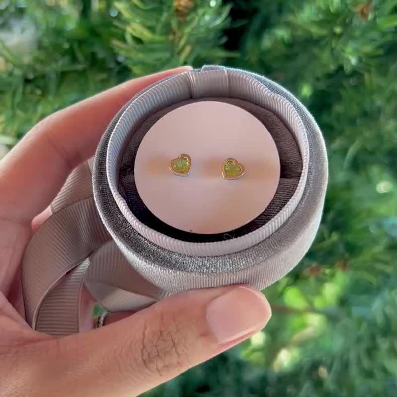 心形橄欖石耳環 - 耳環/耳夾/耳骨夾 - 純銀 綠色