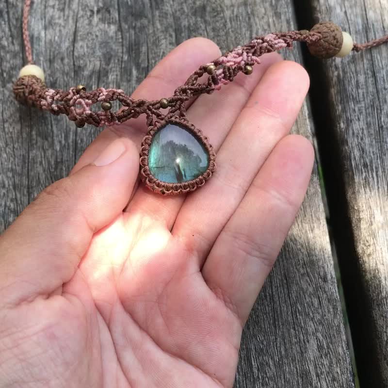 Labradorite braided necklace - สร้อยคอ - เครื่องประดับพลอย สีน้ำเงิน