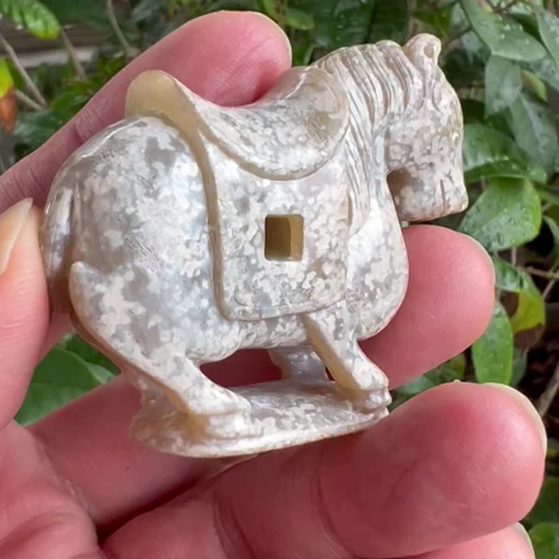 古玉馬 和田玉 白玉 81克 老玉 古玉 和闐玉 戰國玉馬 圓雕 擺件 - 擺飾/家飾品 - 玉石 白色