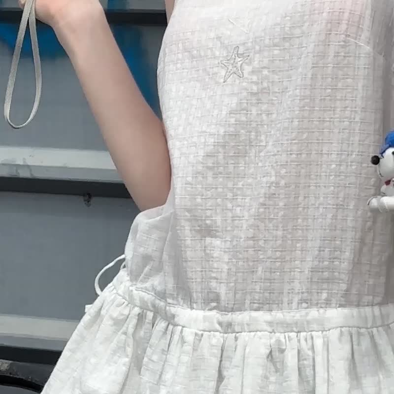oddmaker刺繡側邊系帶荷葉邊格子小吊帶女夏季復古寬松百搭上衣 - 背心/無袖上衣 - 棉．麻 