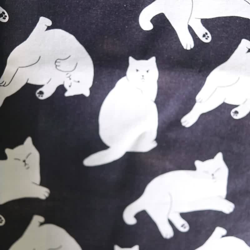 big big cat handkerchief - one day - ผ้าเช็ดหน้า - ผ้าฝ้าย/ผ้าลินิน สีดำ